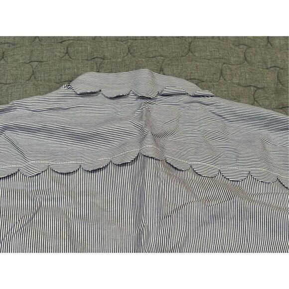 Ladies striped button down top. Size 10 by Banana Republic - Picture 6 of 6